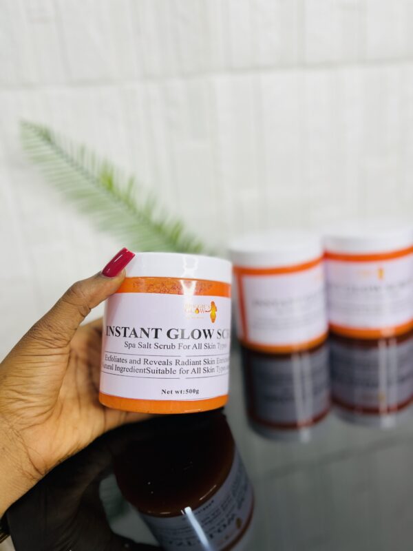 INSTANT GLOW SCRUB